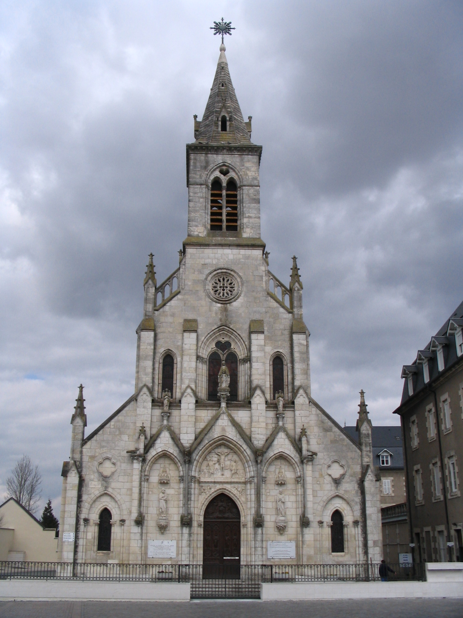 Basilique Notre-Dame du Sacré-Cœur, Issoudun