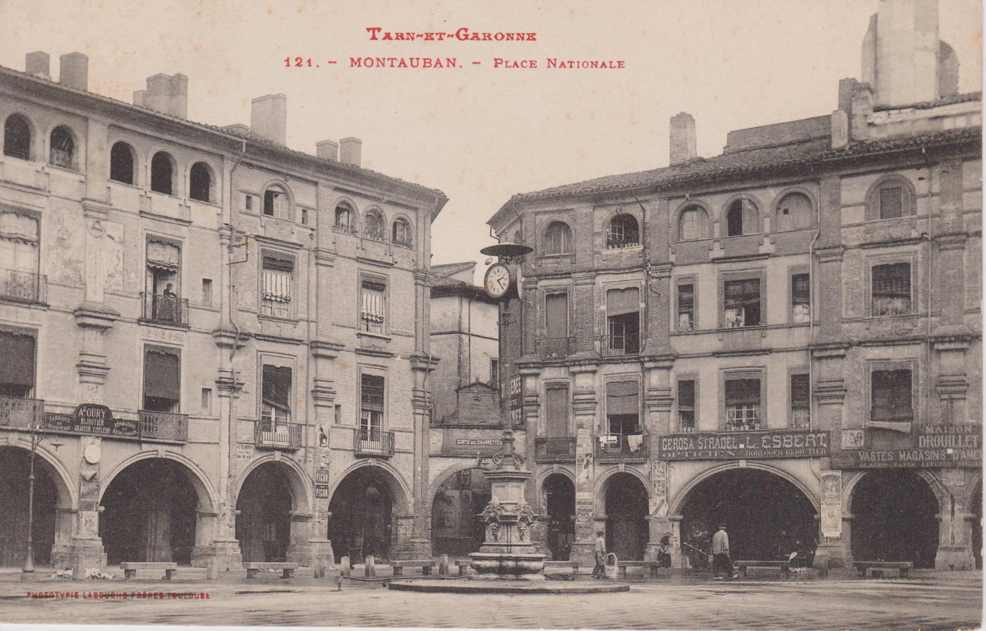 Montauban, la place Nationale, vers 1900